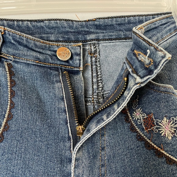 Vintage Embroidered High Rise Jeans (Size 28) - Picture 5 of 8